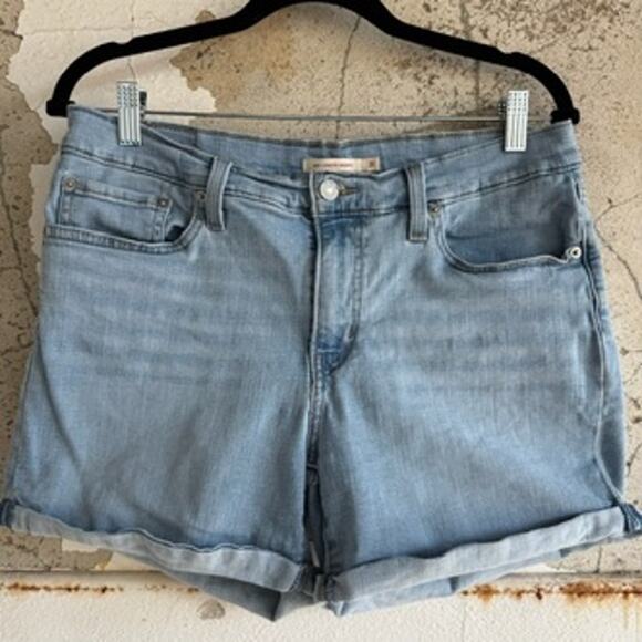 Classic Levi’s Mid Length Denim Shorts Light Wash | W31 - Picture 1 of 6